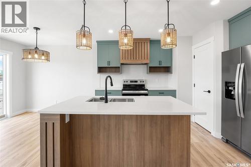 4752 Ferndale Crescent, Regina, SK - Indoor Photo Showing Kitchen With Stainless Steel Kitchen With Upgraded Kitchen