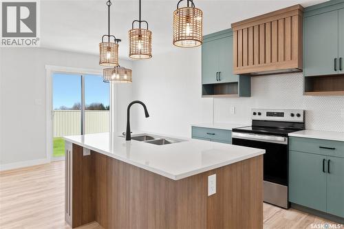 4752 Ferndale Crescent, Regina, SK - Indoor Photo Showing Kitchen With Double Sink With Upgraded Kitchen