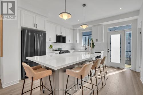 86 Brandon Crescent, New Tecumseth, ON - Indoor Photo Showing Kitchen With Upgraded Kitchen