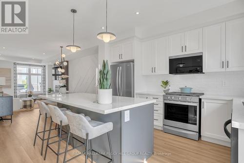 86 Brandon Crescent, New Tecumseth, ON - Indoor Photo Showing Kitchen With Upgraded Kitchen