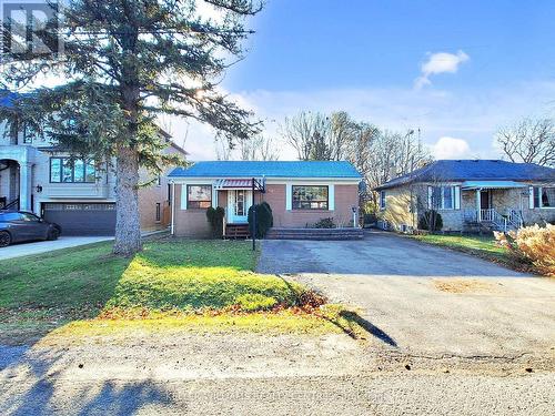 105 ROCKPORT CRESCENT  Richmond Hill, ON L4C 2M1