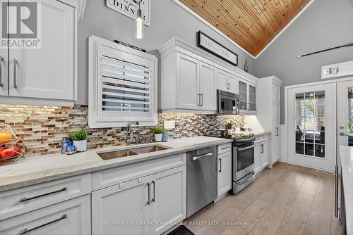 41 Madawaska Trail, Wasaga Beach, ON - Indoor Photo Showing Kitchen With Double Sink With Upgraded Kitchen