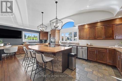 749 Spillsbury Drive, Peterborough (Otonabee Ward 1), ON - Indoor