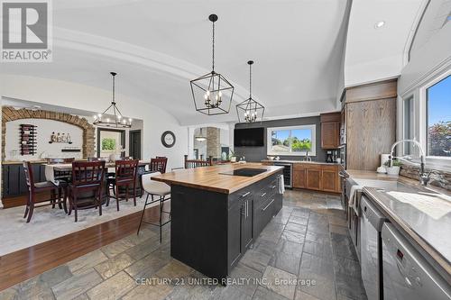 749 Spillsbury Drive, Peterborough (Otonabee Ward 1), ON - Indoor