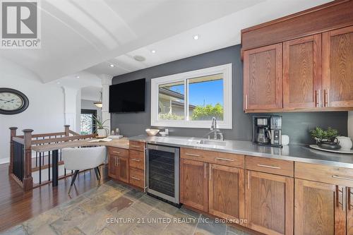 749 Spillsbury Drive, Peterborough (Otonabee Ward 1), ON - Indoor Photo Showing Kitchen