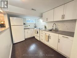 Fully equipped kitchen - 