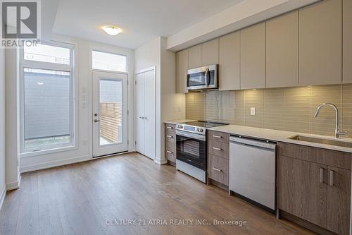 28 Turtle Island Road, Toronto, ON - Indoor Photo Showing Kitchen With Upgraded Kitchen
