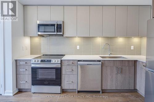 28 Turtle Island Road, Toronto, ON - Indoor Photo Showing Kitchen With Upgraded Kitchen