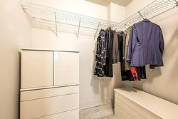 Walk-in closet - 