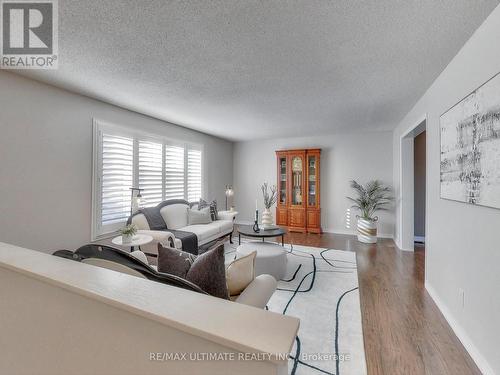 71 61St Street S, Wasaga Beach, ON - Indoor Photo Showing Living Room