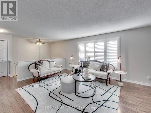 71 61St Street S, Wasaga Beach, ON - Indoor Photo Showing Living Room