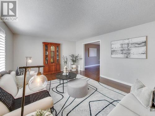 71 61St Street S, Wasaga Beach, ON - Indoor Photo Showing Living Room