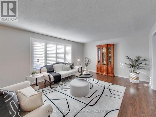 71 61St Street S, Wasaga Beach, ON - Indoor Photo Showing Living Room