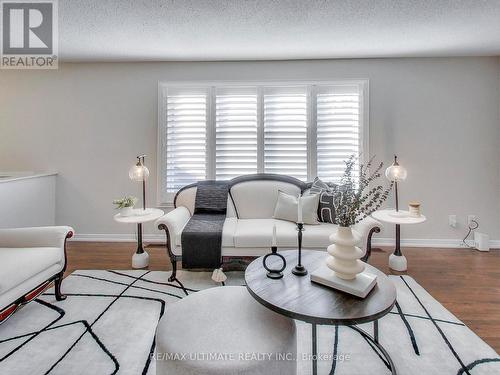 71 61St Street S, Wasaga Beach, ON - Indoor Photo Showing Living Room