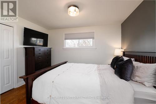 1002 Albany Court, Peterborough (Ashburnham Ward 4), ON - Indoor Photo Showing Bedroom