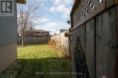 1002 Albany Court, Peterborough (Ashburnham Ward 4), ON - Outdoor