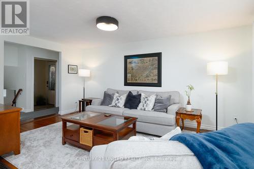 1002 Albany Court, Peterborough (Ashburnham Ward 4), ON - Indoor Photo Showing Living Room