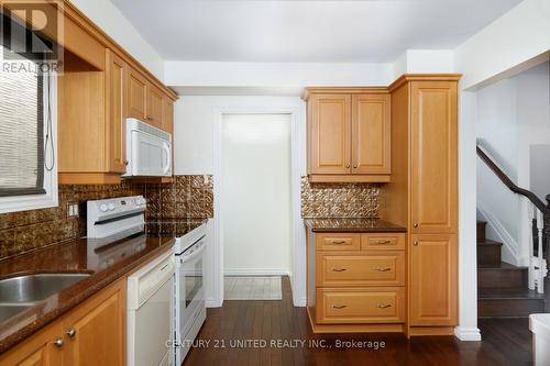 1002 Albany Court, Peterborough (Ashburnham Ward 4), ON - Indoor Photo Showing Kitchen