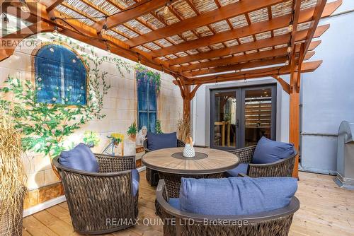 304 Front Street, Belleville (Belleville Ward), ON 