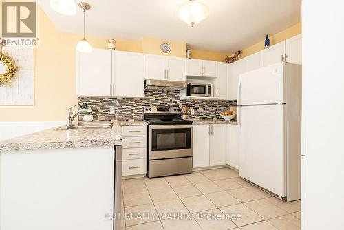125 Whalings Circle N, Ottawa, ON - Indoor Photo Showing Kitchen With Upgraded Kitchen