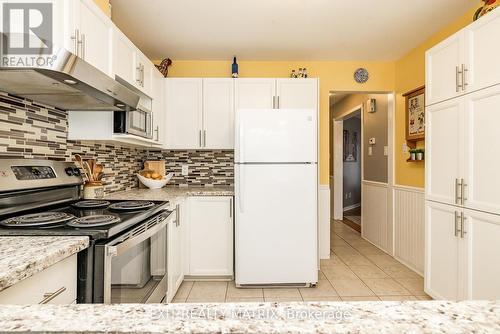 125 Whalings Circle N, Ottawa, ON - Indoor Photo Showing Kitchen
