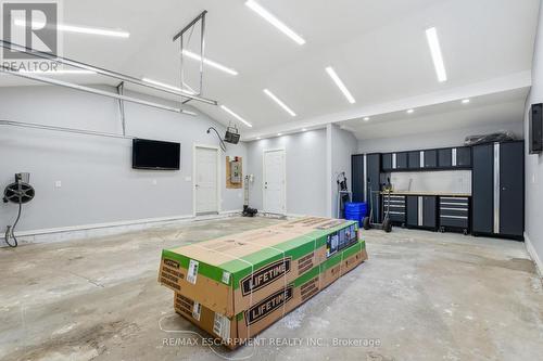 Garage - 3493 Wiltshire Boulevard, Niagara Falls, ON - Indoor Photo Showing Garage