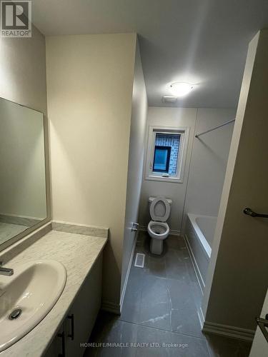 24 Phoenix Boulevard, Barrie, ON - Indoor Photo Showing Bathroom