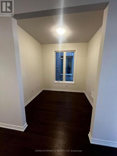 24 Phoenix Boulevard, Barrie, ON - Indoor Photo Showing Other Room