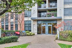 2007 - 60 HEINTZMAN STREET  Toronto, ON M6P 5A1