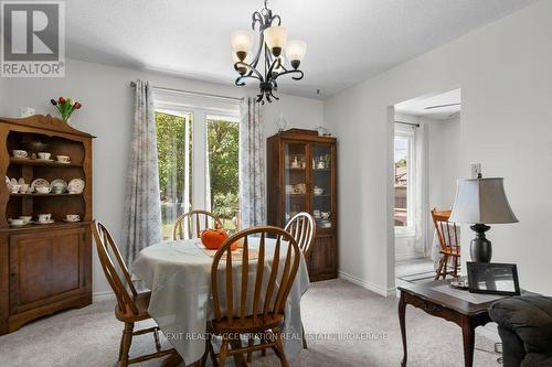 286 Barrett Boulevard, Greater Napanee (Greater Napanee), ON - Indoor Photo Showing Dining Room