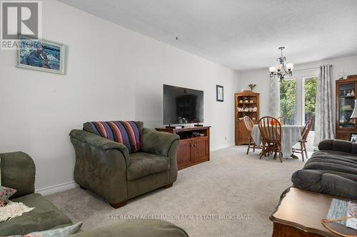 286 Barrett Boulevard, Greater Napanee (Greater Napanee), ON - Indoor Photo Showing Living Room