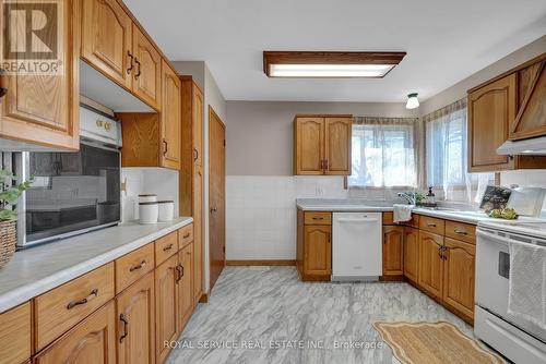 141 Scugog Street N, Clarington (Bowmanville), ON - Indoor Photo Showing Kitchen
