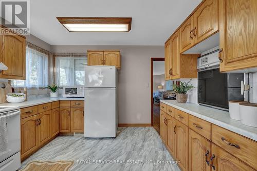 141 Scugog Street N, Clarington (Bowmanville), ON - Indoor Photo Showing Kitchen