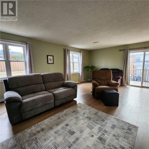 3262 Falconbridge Highway, Garson, ON - Indoor Photo Showing Living Room