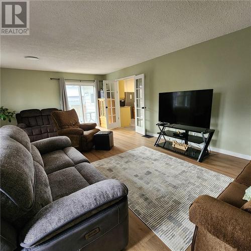 3262 Falconbridge Highway, Garson, ON - Indoor Photo Showing Living Room