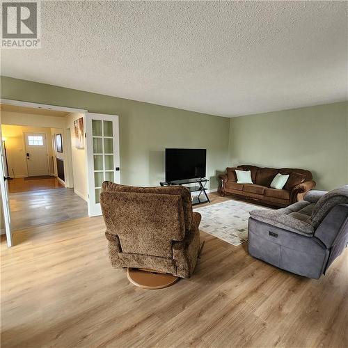 3262 Falconbridge Highway, Garson, ON - Indoor Photo Showing Living Room