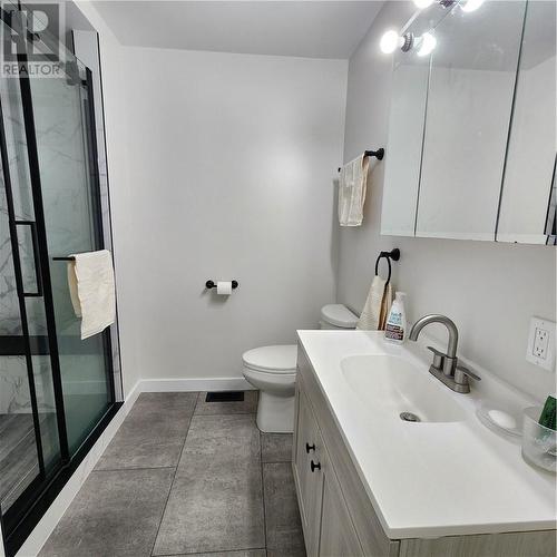 3262 Falconbridge Highway, Garson, ON - Indoor Photo Showing Bathroom