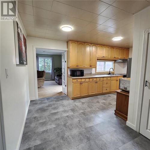 3262 Falconbridge Highway, Garson, ON - Indoor Photo Showing Kitchen