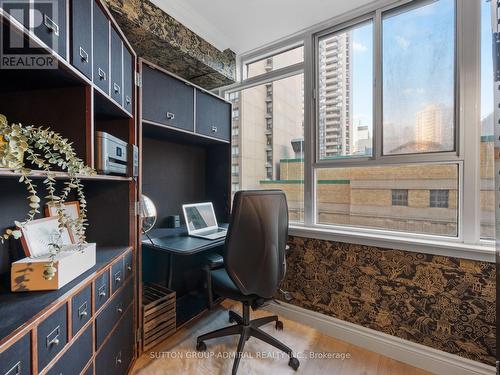 810 - 45 Carlton Street, Toronto, ON - Indoor Photo Showing Office