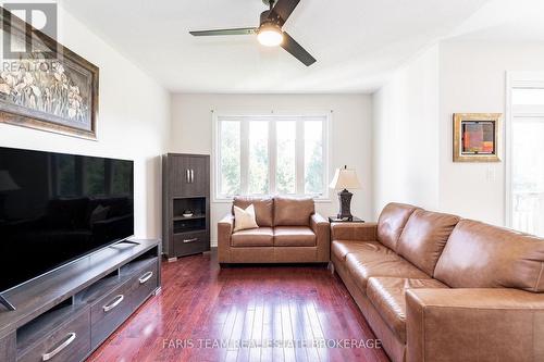 83 White Sands Way, Wasaga Beach, ON - Indoor Photo Showing Living Room