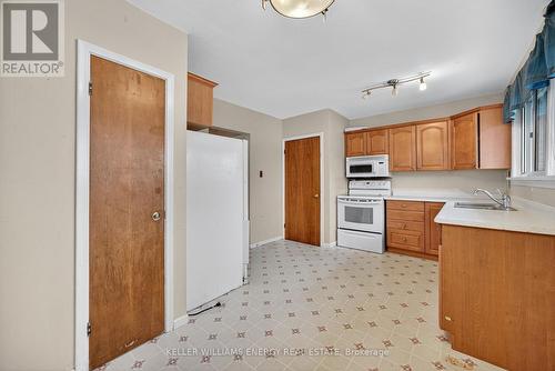 76 Rose Street, Barrie (Wellington), ON - Indoor Photo Showing Kitchen