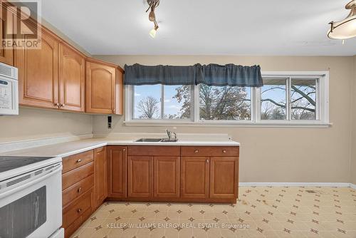 76 Rose Street, Barrie (Wellington), ON - Indoor Photo Showing Kitchen