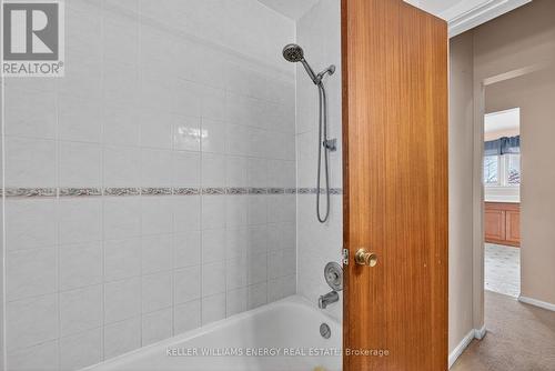 76 Rose Street, Barrie (Wellington), ON - Indoor Photo Showing Bathroom