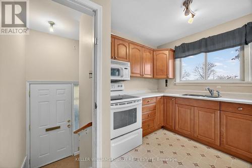 76 Rose Street, Barrie (Wellington), ON - Indoor Photo Showing Kitchen