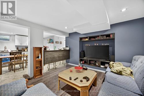 76 Rose Street, Barrie (Wellington), ON - Indoor Photo Showing Living Room