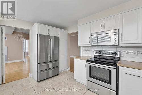 Ph6 - 3 Towering Heights Boulevard, St. Catharines (Glendale/Glenridge), ON - Indoor Photo Showing Kitchen With Stainless Steel Kitchen