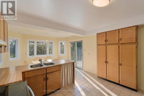 62 Devlin Place, Aurora, ON - Indoor Photo Showing Kitchen With Double Sink