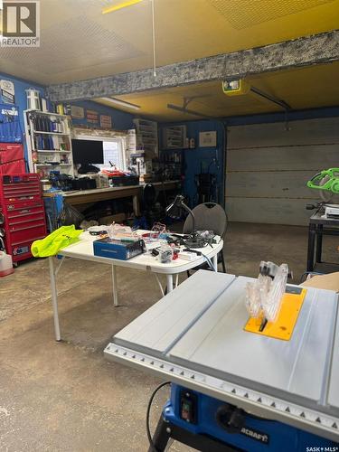 1515 2Nd Street, Estevan, SK - Indoor Photo Showing Garage