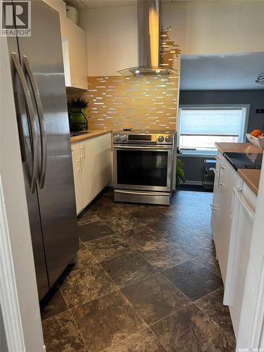 1515 2Nd Street, Estevan, SK - Indoor Photo Showing Kitchen