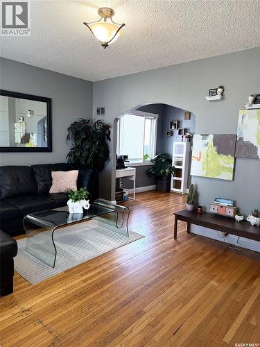1515 2Nd Street, Estevan, SK - Indoor Photo Showing Living Room